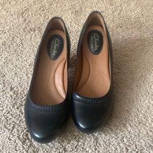 Clarks Artisan low heels black size 5